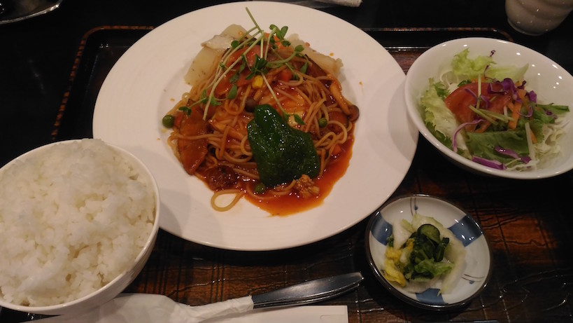 【洋食屋RYO】50年以上の経験を持つ白髪のシェフが作る王道洋食レストラン