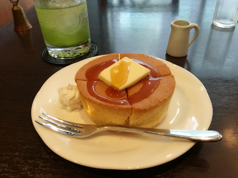 金沢香林坊のカフェコバラでスフレパンケーキ
