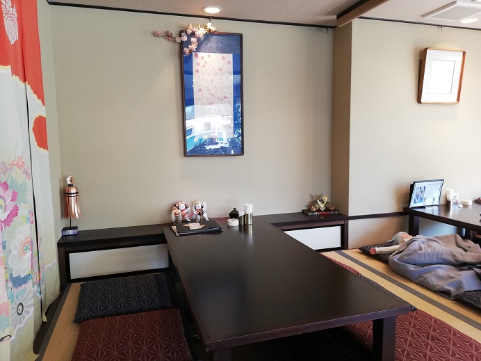 青木クッキングスクールに併設されたレストラン四季のテーブル