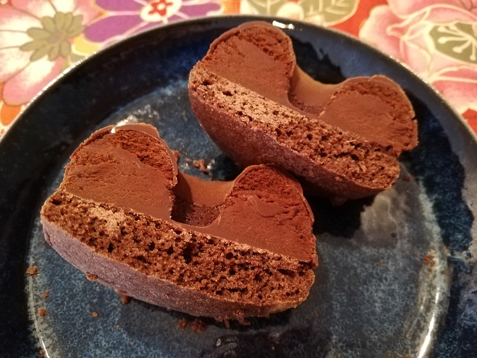 カカオ農家の貧困救済チョコレートを原材料に使用するクロネコジャックのガトーショコラ